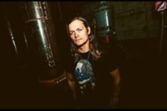 ビルボード1位も経験した米ロックバンドボーカル、腎臓がんとの闘病の末47歳で死去