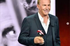 「71歳の大物俭優、29歳モデルとの熱愛発覚！その真相は？」