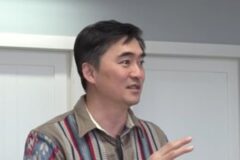 帰宅したらリビング中央にナイフが…二度の泥棒被害を経験した俳優、“ベッド下に斧”を常備