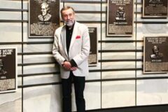 「それでもアルバムは予定通り」…レイ・スティーブンス、事故後も見せた「プロの覚悟」に注目