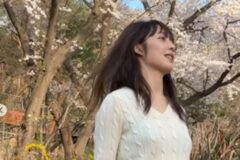 「桜の下で明るい笑顔」…キム・ボラ、離婚から1年で余裕ある春の日常を公開