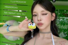 WATERBOMBで視線独占？白のホルタートップ×ピンクチェックで完成させた清涼感あふれるY2Kコーデ