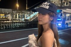 「ステージとは別の表情」気取らない空港ファッションに隠れた女性らしさが光るITZYイェジ